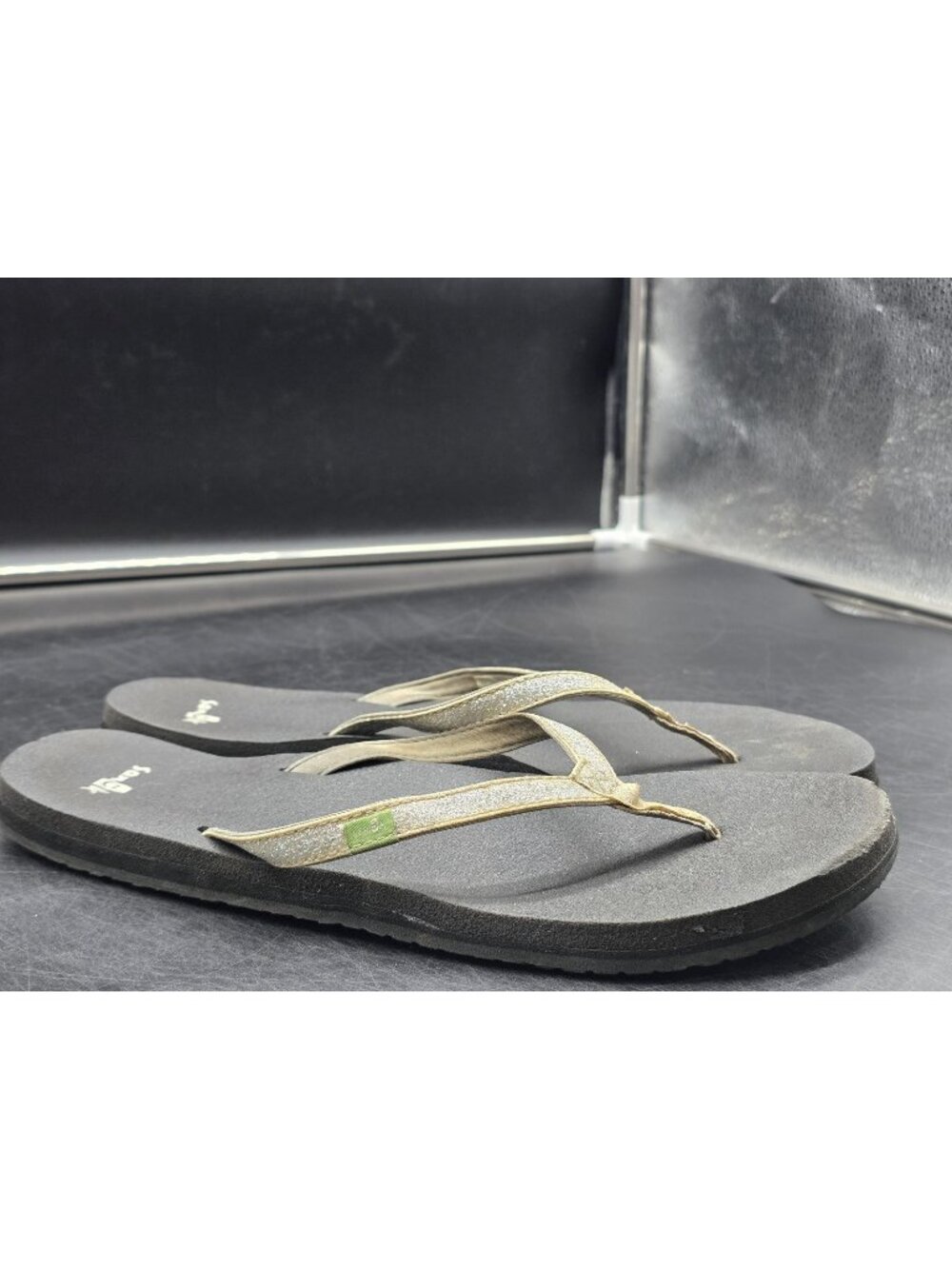 Sanuk Sandals Womens Size 11 Gold Glitter Flip Flop Comfort Stains Shoes